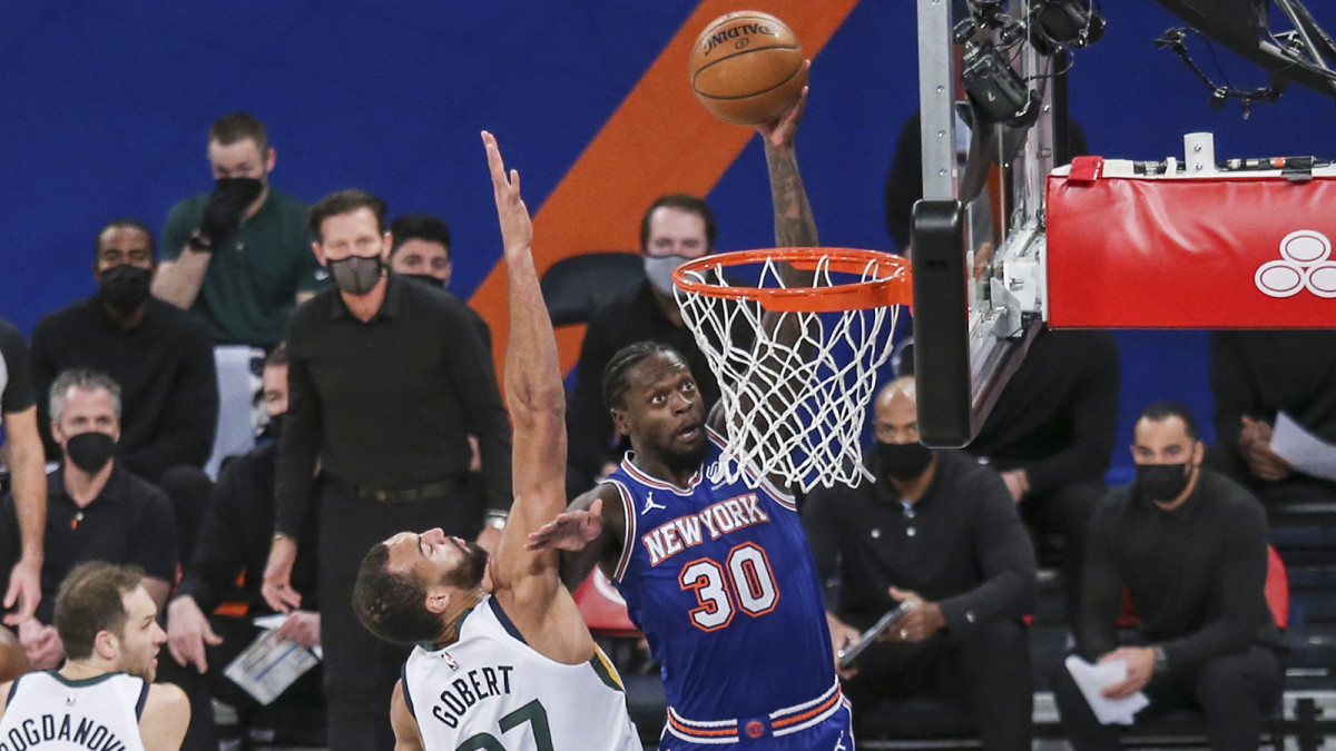 New York Knicks forward Julius Randle dunks against the Jazz